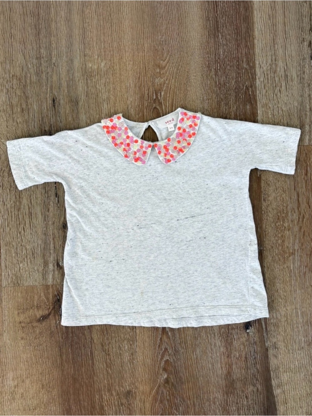 Seed Kids Gray Short Sleeve Tee with Sequin Floral Collar Size: 3-4 years old